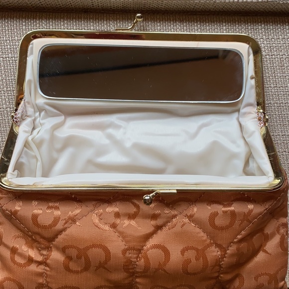 Oscar De La Renta VTG cosmetic bag! Luxury at your fingertips! 😎🥰 - Picture 4 of 6